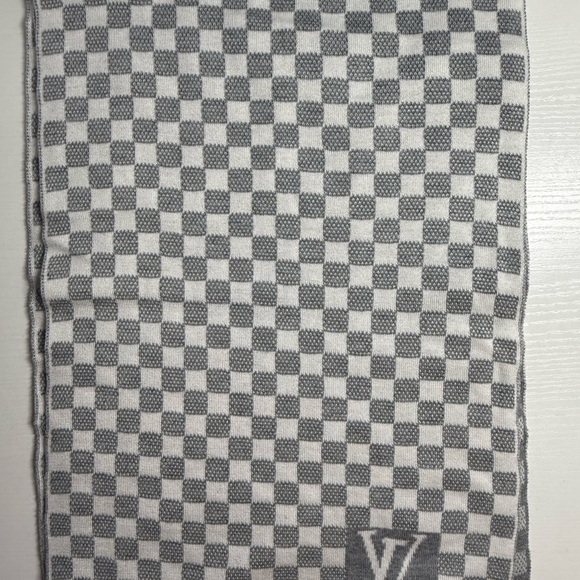 Louis Vuitton Gray and White Checkered Scarf